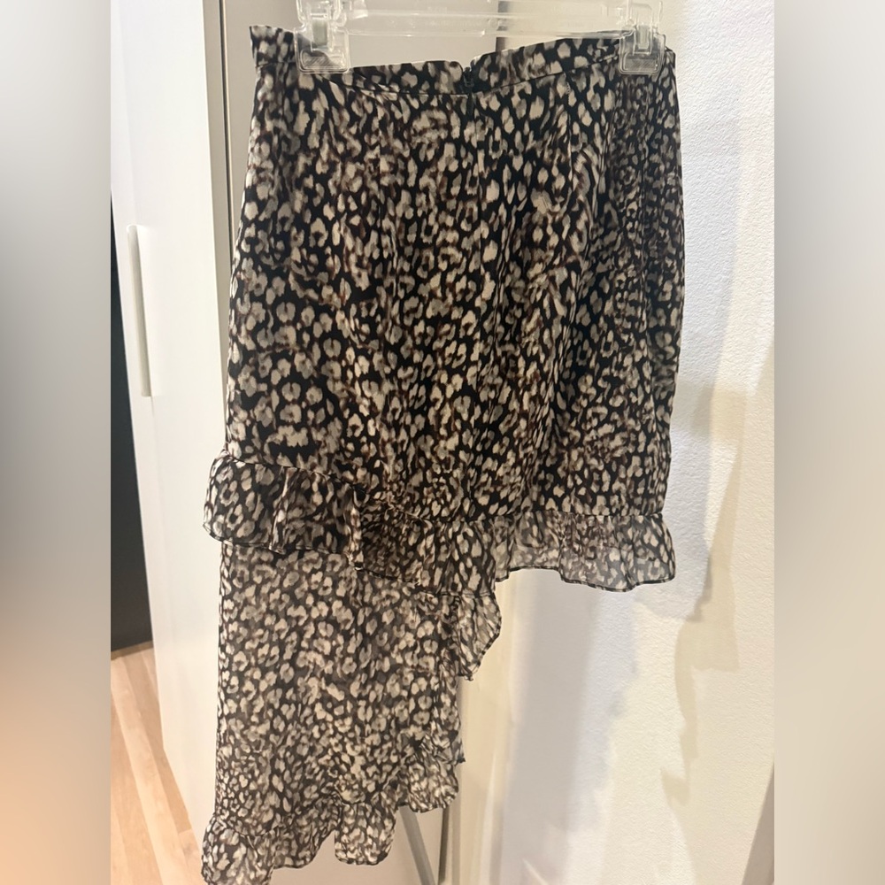NWT Size 6 Bebe asymmetrical skirt animal print